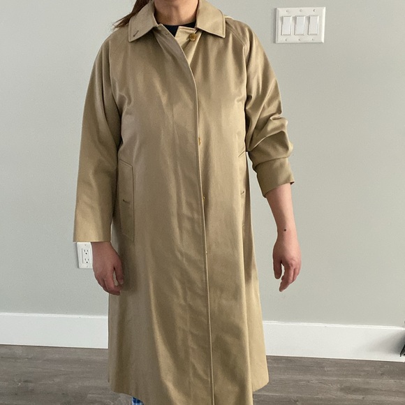 Burberrys trench coat - Picture 6 of 13